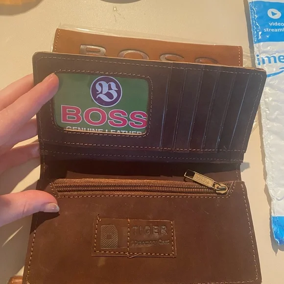 Hugo Boss wallet samples - Picture 2 of 3